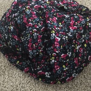 Flowered fashion scarf